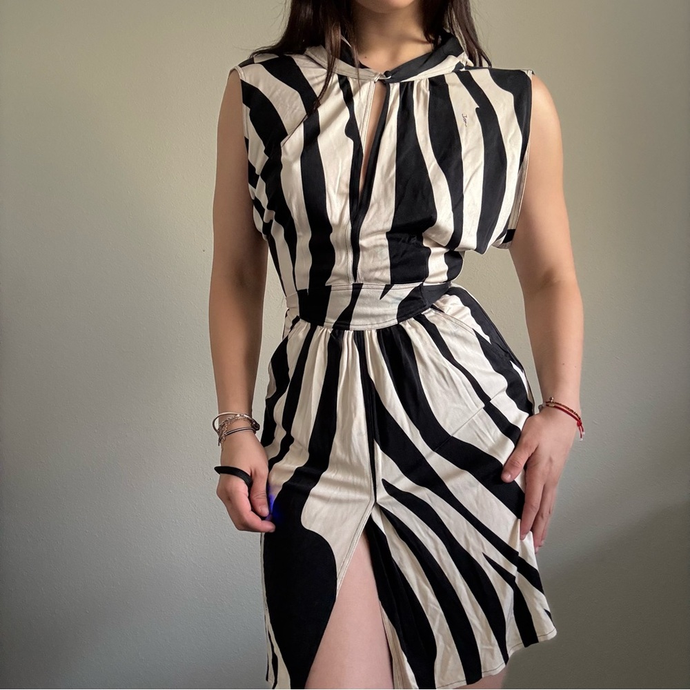 Issa London Striped Silk Dress - Picture 4 of 16